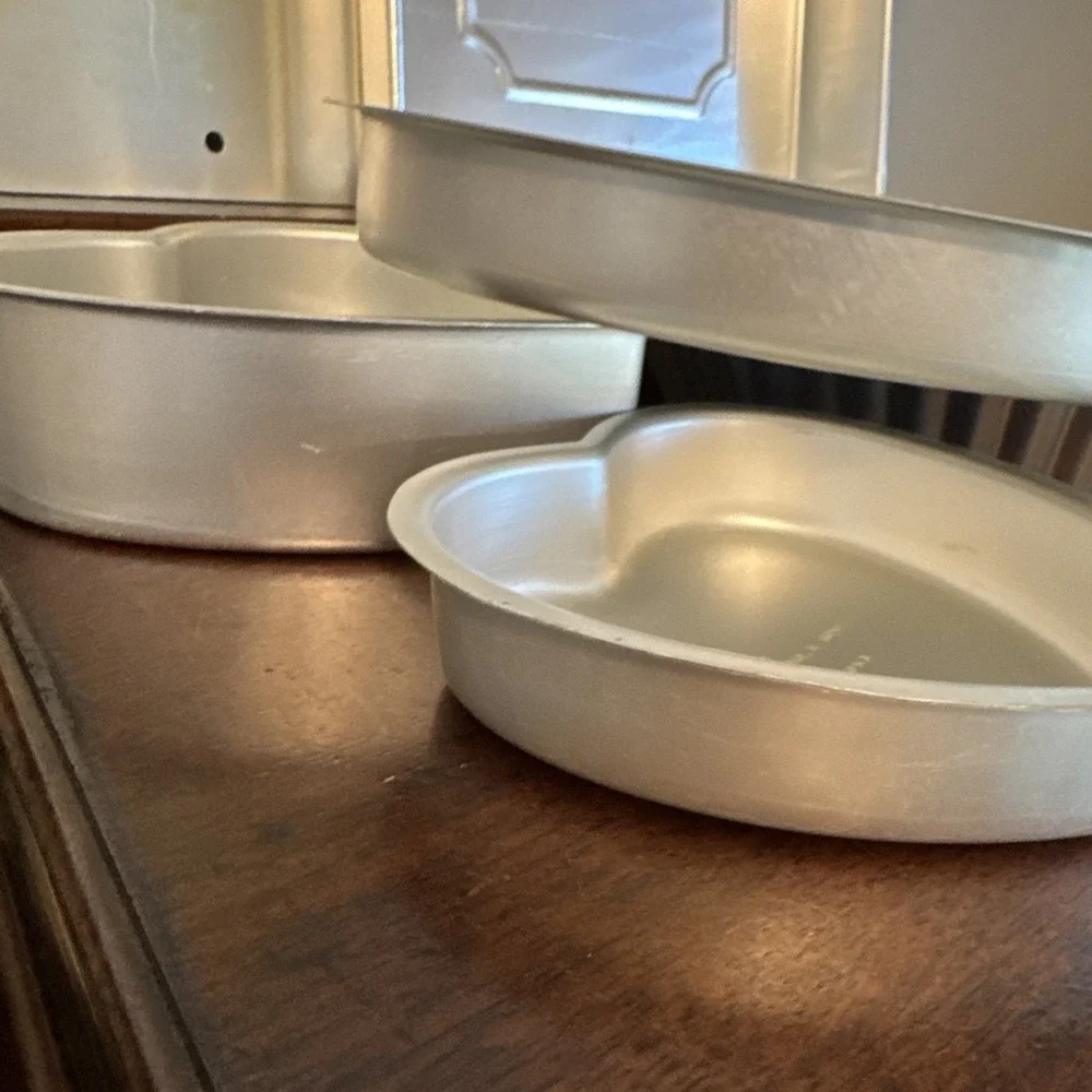 7 Pc. Wilton Pans, Heart Shaped (5), Cookie sheet, Baking Pan Vintage